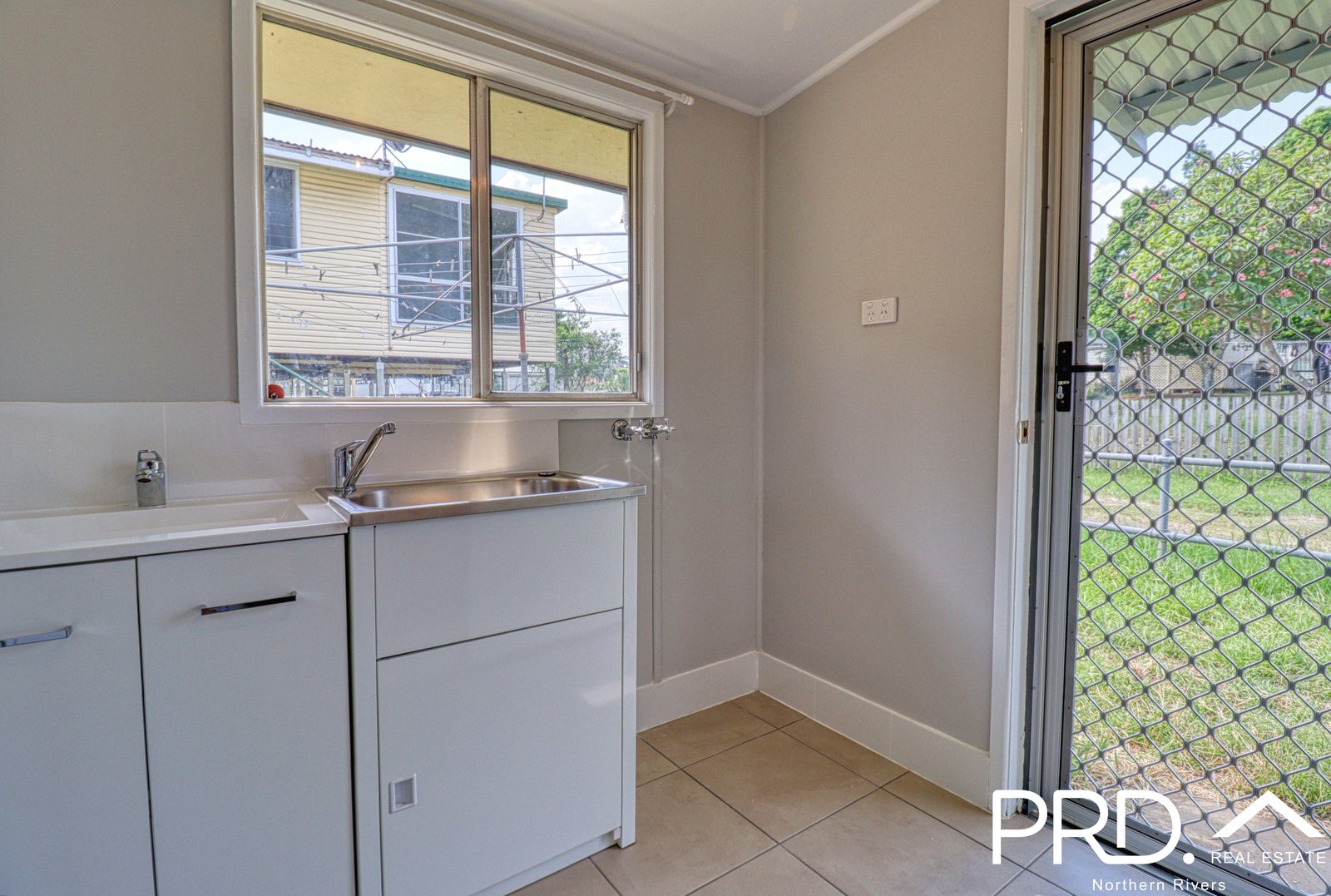 1/25 East Street CASINO 5