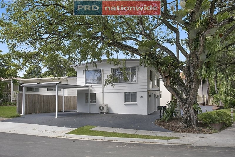 1/25 Ewan Street SOUTHPORT 1