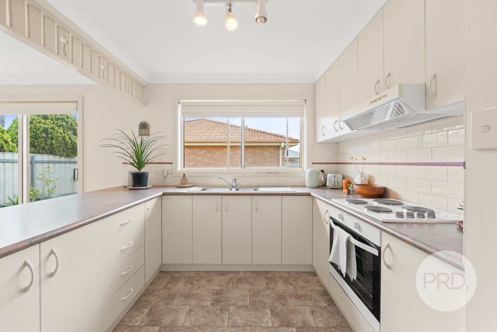 1&2/5 Paldi Crescent GLENFIELD PARK 2