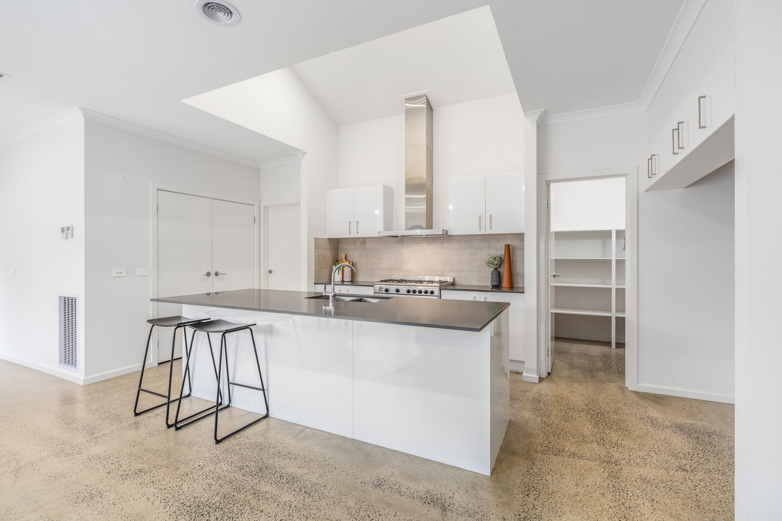 Gallery: 125 Rossack Drive