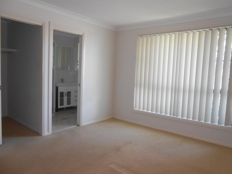 1/25 Warrah Drive TAMWORTH 5