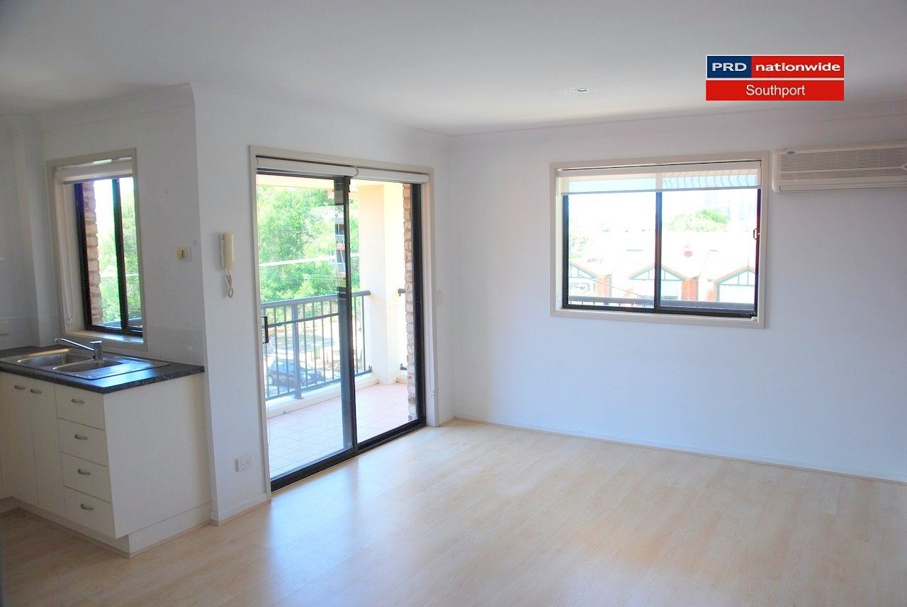 12/56-58 Bauer Street SOUTHPORT 3