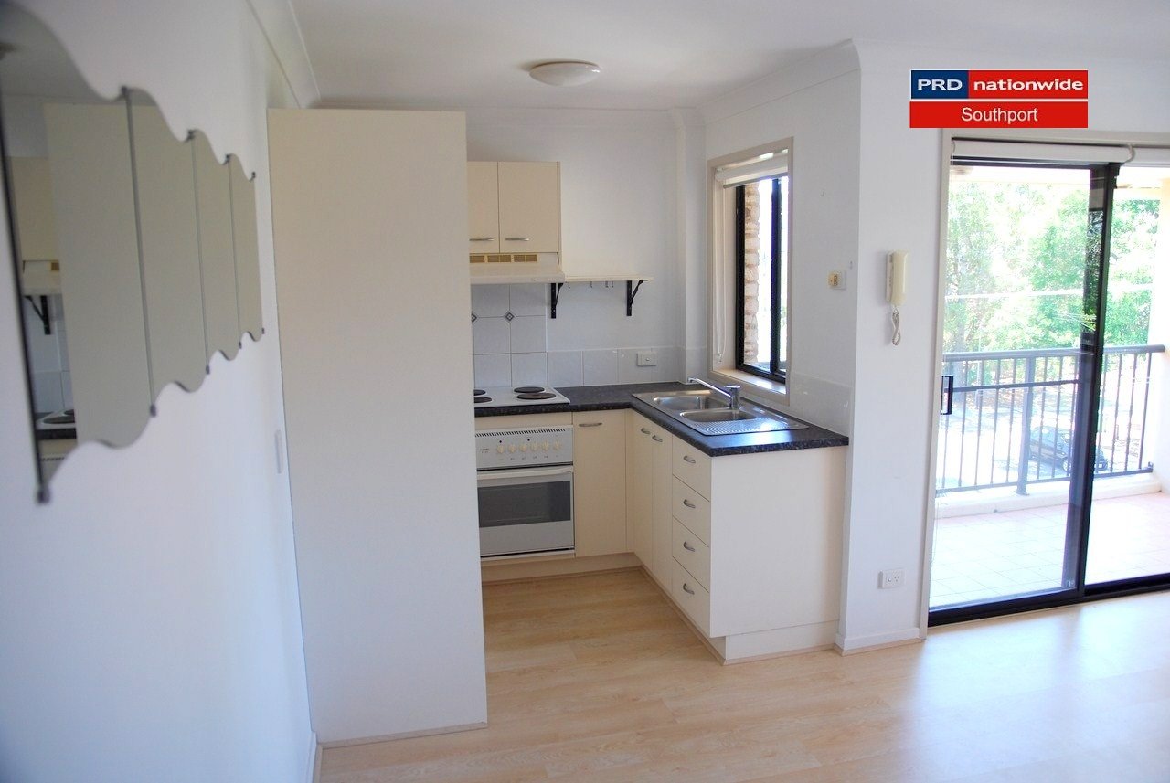 12/56-58 Bauer Street SOUTHPORT 4