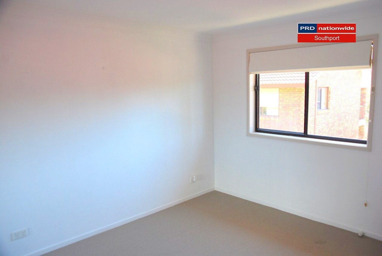 12/56-58 Bauer Street SOUTHPORT 5