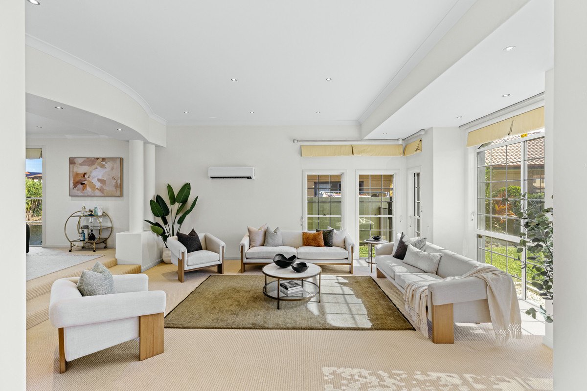 126 Dunlin Drive BURLEIGH WATERS 4