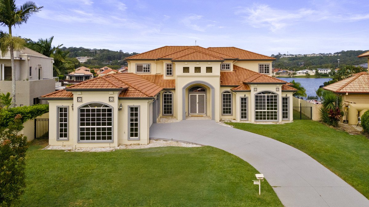 126 Dunlin Drive BURLEIGH WATERS 6