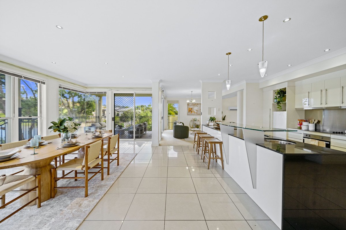 126 Dunlin Drive BURLEIGH WATERS 8