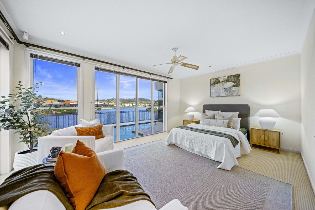 126 Dunlin Drive BURLEIGH WATERS 12