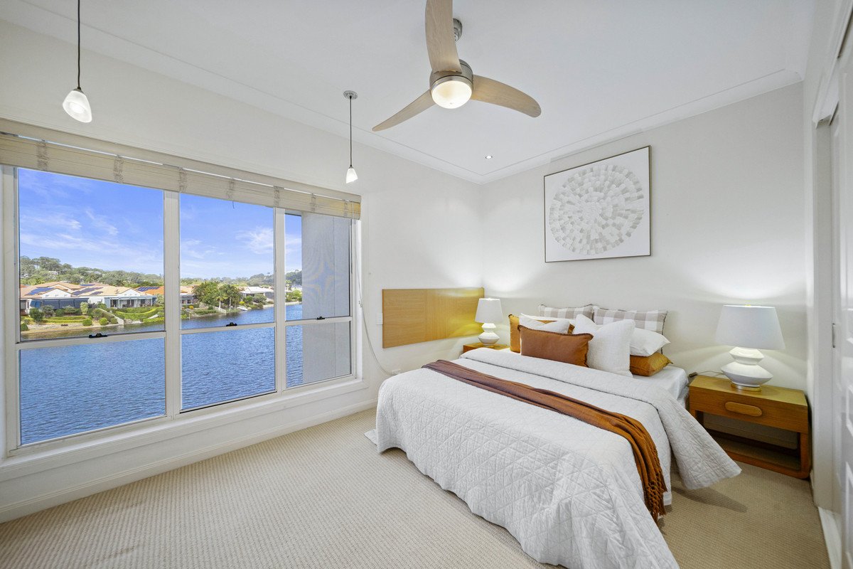 126 Dunlin Drive BURLEIGH WATERS 19