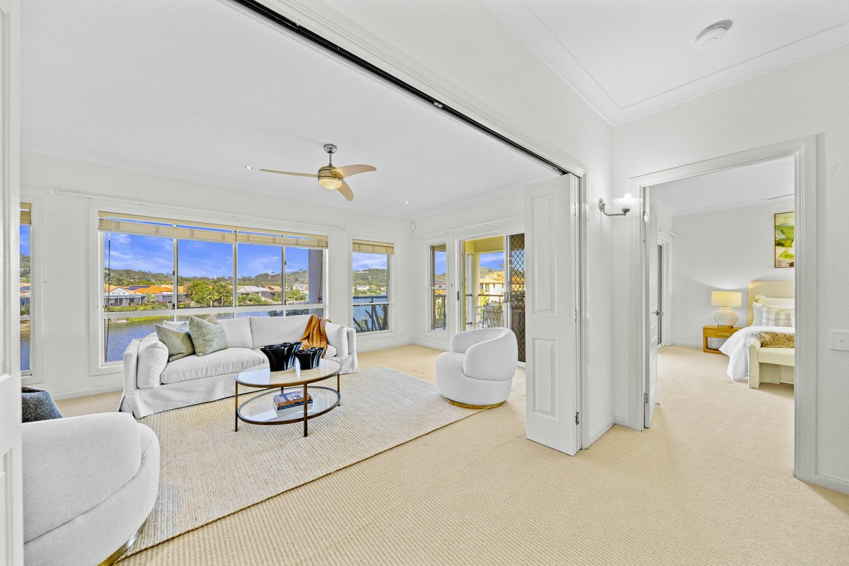 126 Dunlin Drive BURLEIGH WATERS 23
