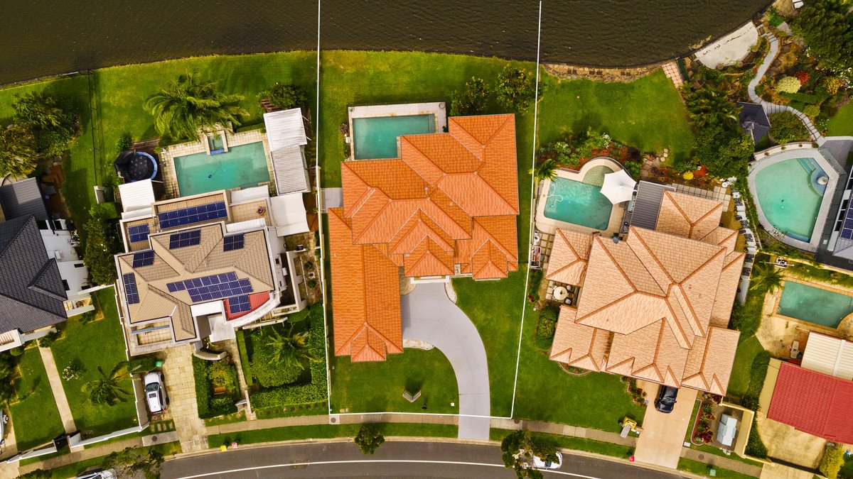 126 Dunlin Drive BURLEIGH WATERS 29