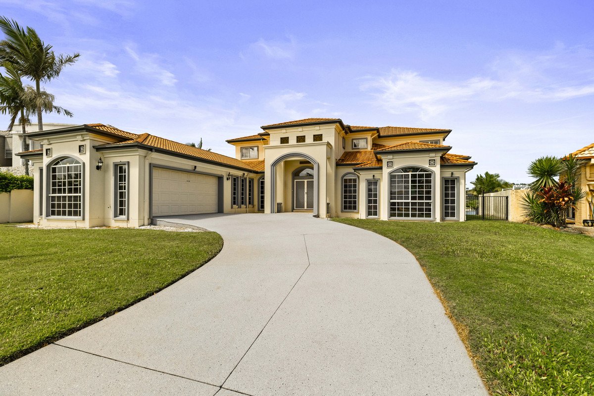 126 Dunlin Drive BURLEIGH WATERS 30