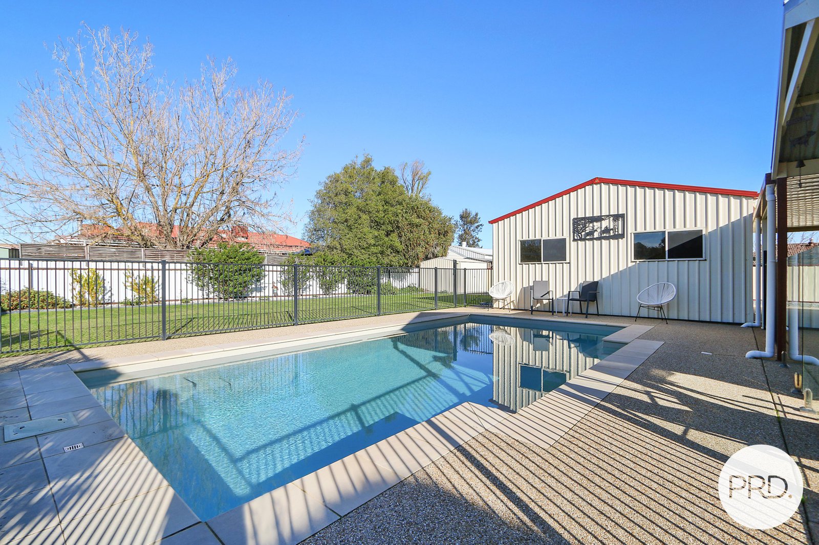 126 High Street HOWLONG 17