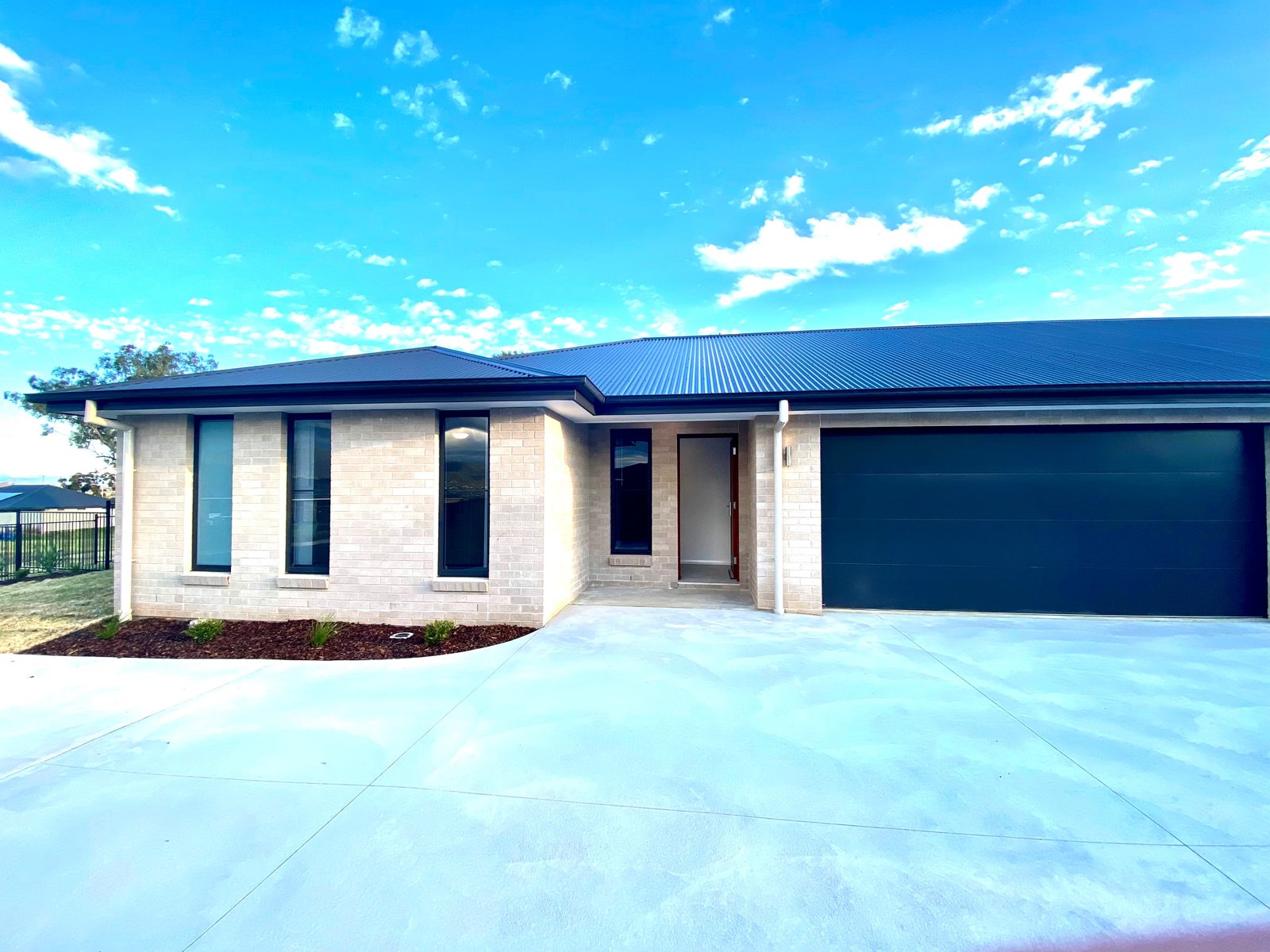 1/26 Mustang Close TAMWORTH 1
