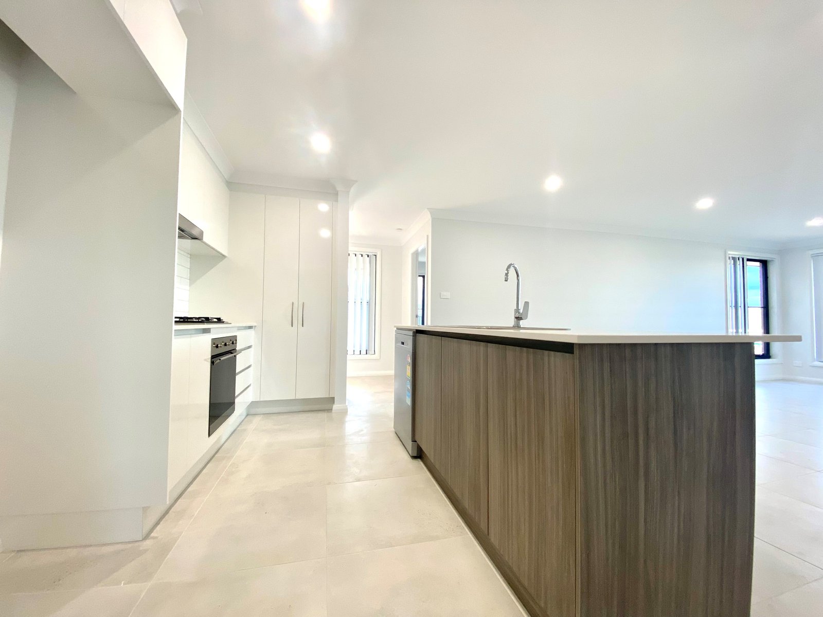 1/26 Mustang Close TAMWORTH 3