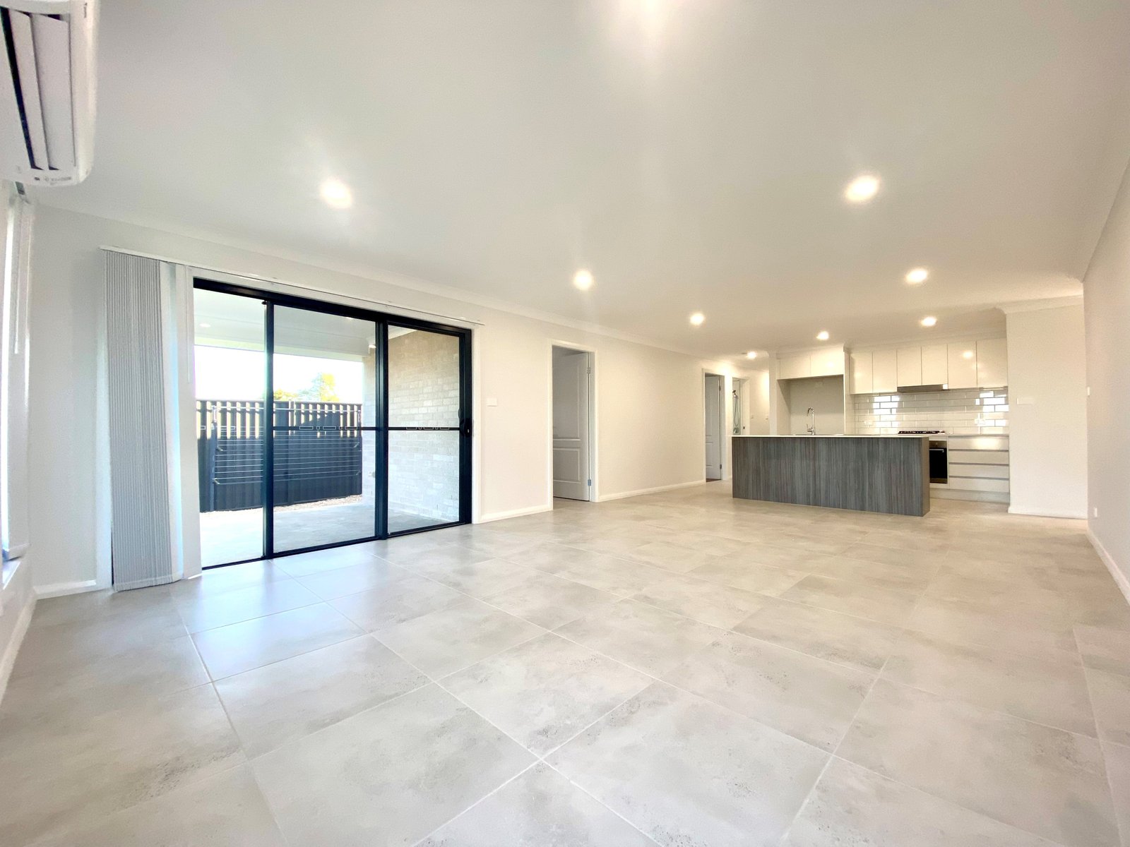 1/26 Mustang Close TAMWORTH 4