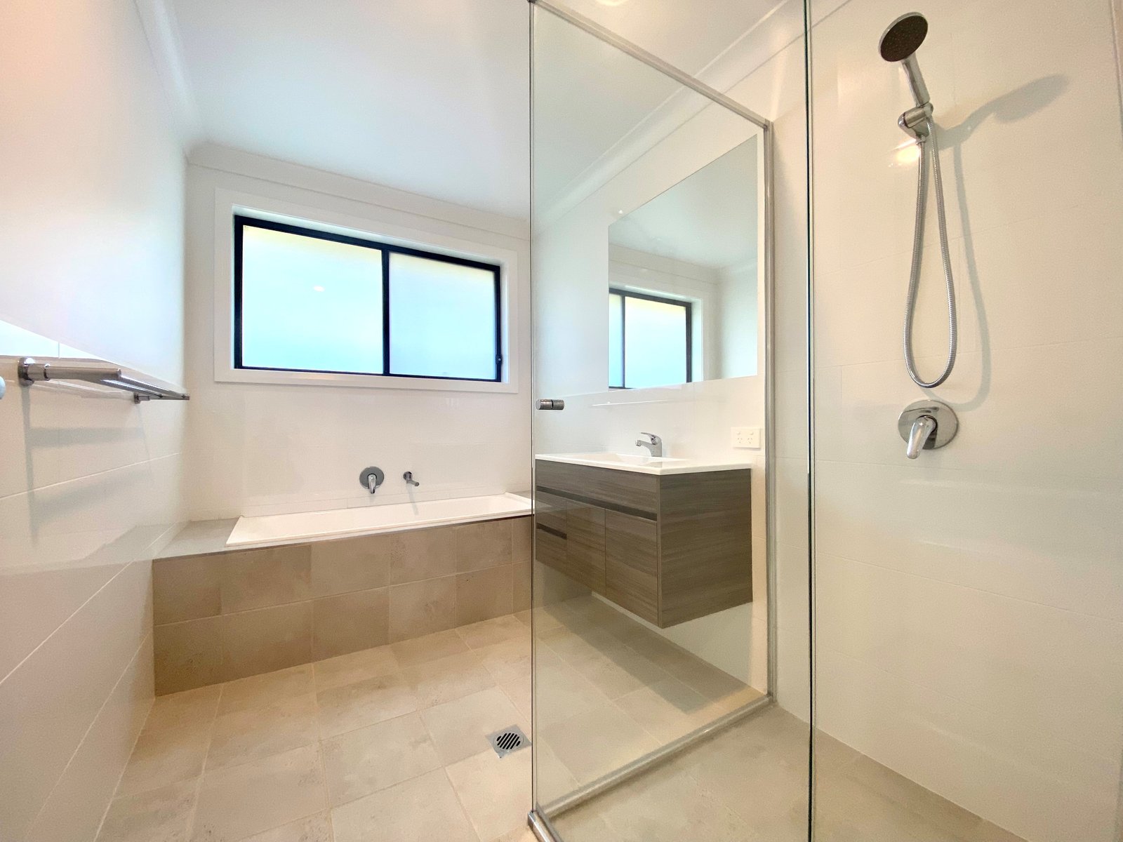 1/26 Mustang Close TAMWORTH 8