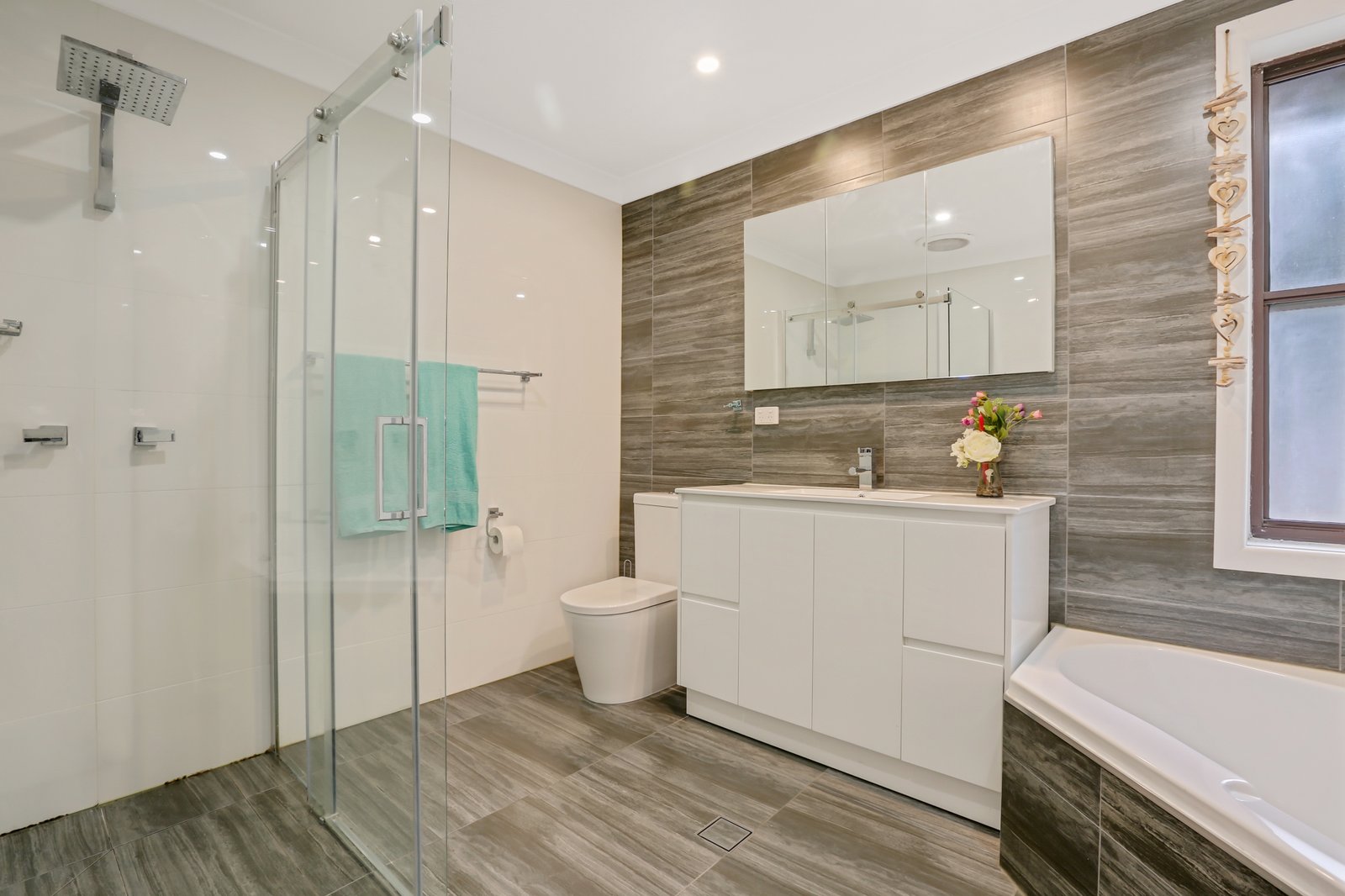 126 Nottingham Street BERKELEY 5