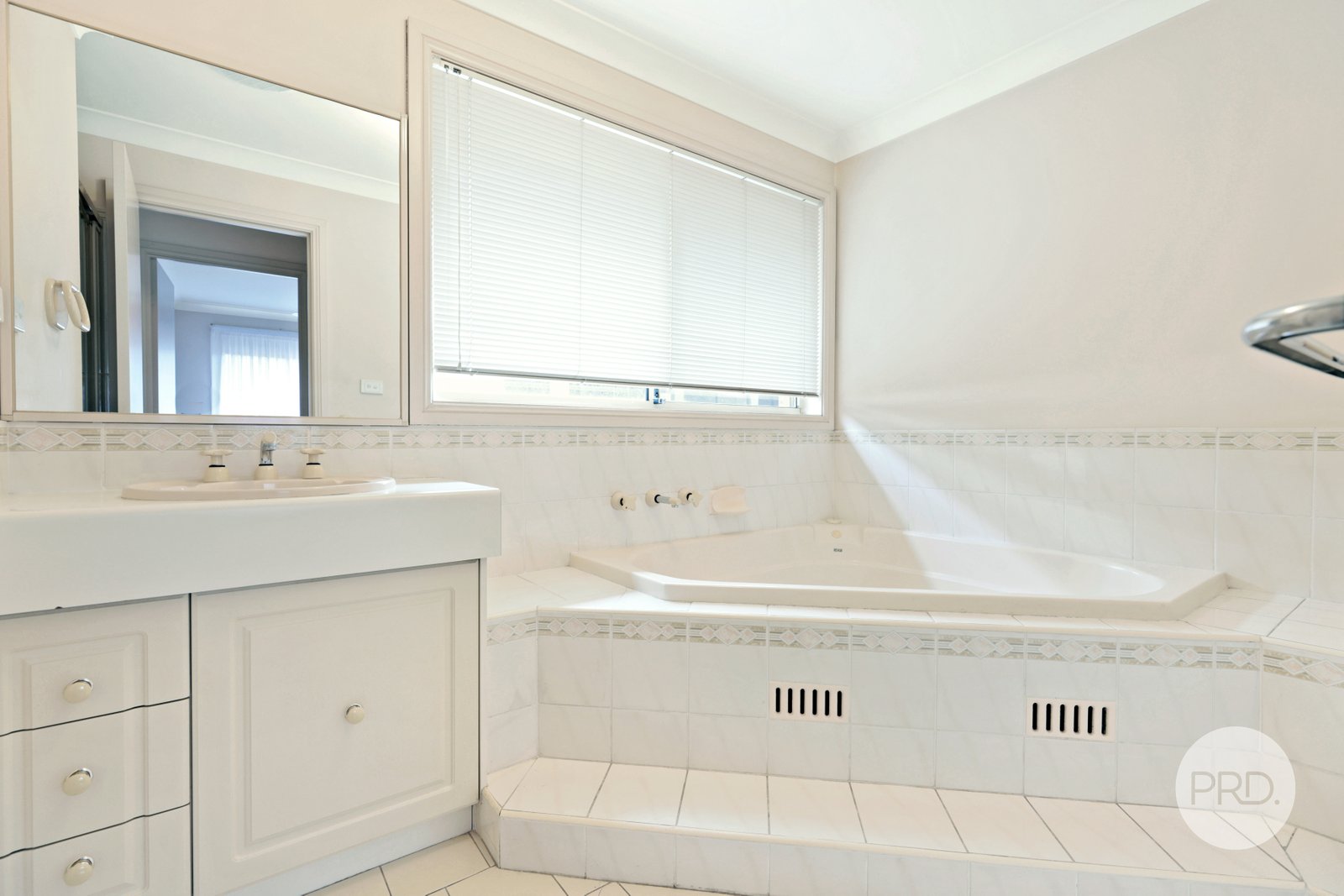 12/61 Retreat Drive PENRITH 10