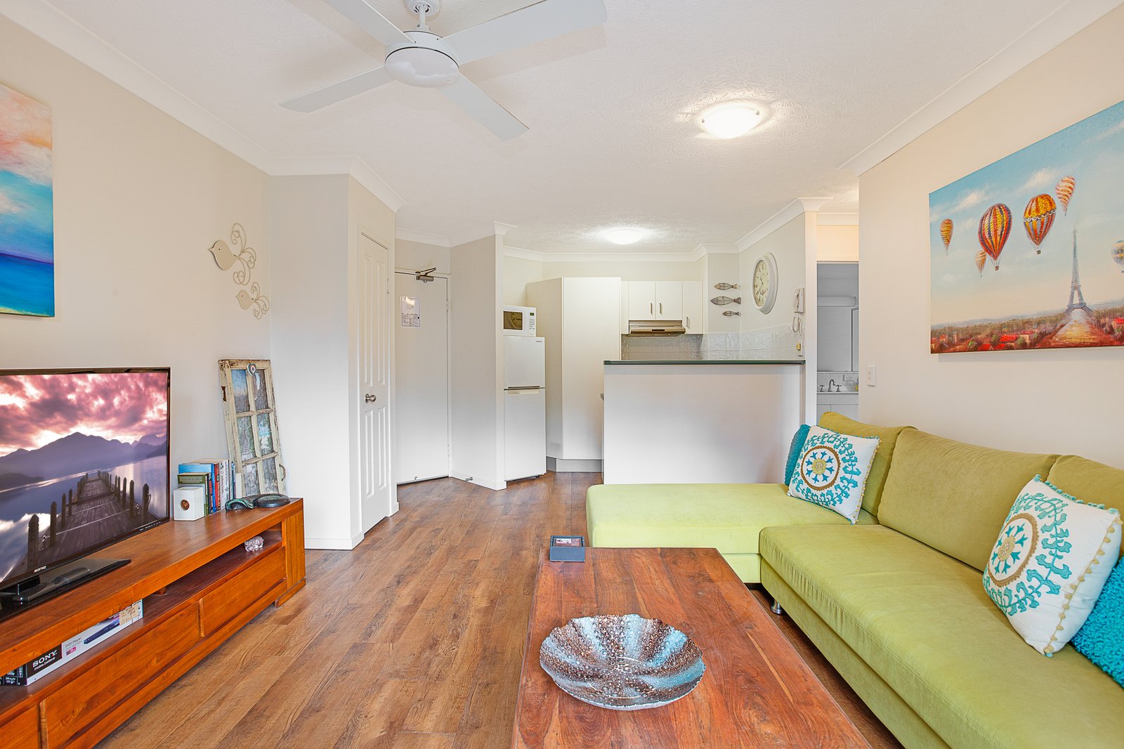 1/27-29 Dutton Street COOLANGATTA 2