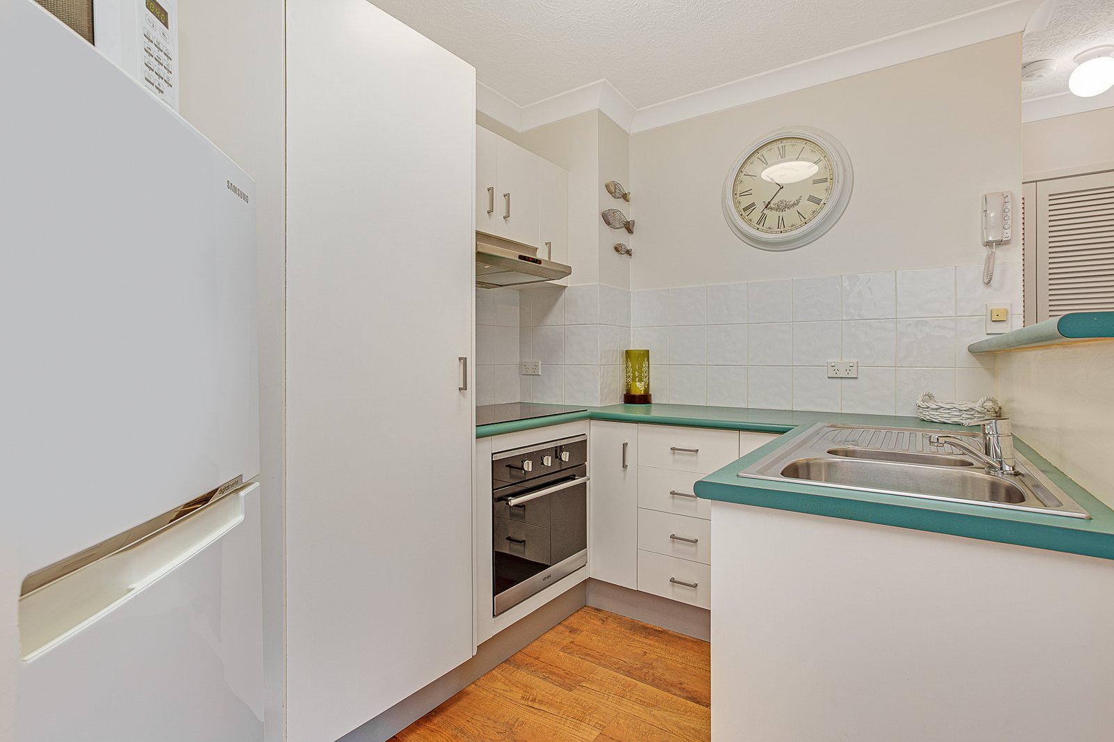 1/27-29 Dutton Street COOLANGATTA 4