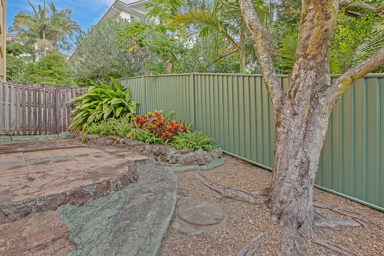1/27-29 Dutton Street COOLANGATTA 8