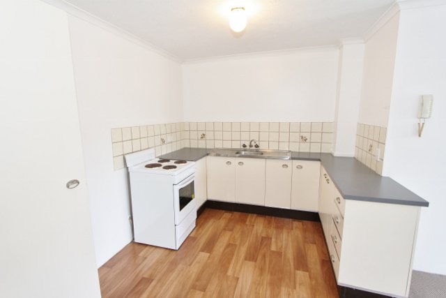 12/7 Bradford Street LABRADOR 5
