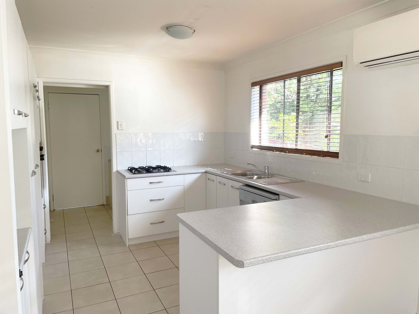 127 CANE Street REDLAND BAY 3