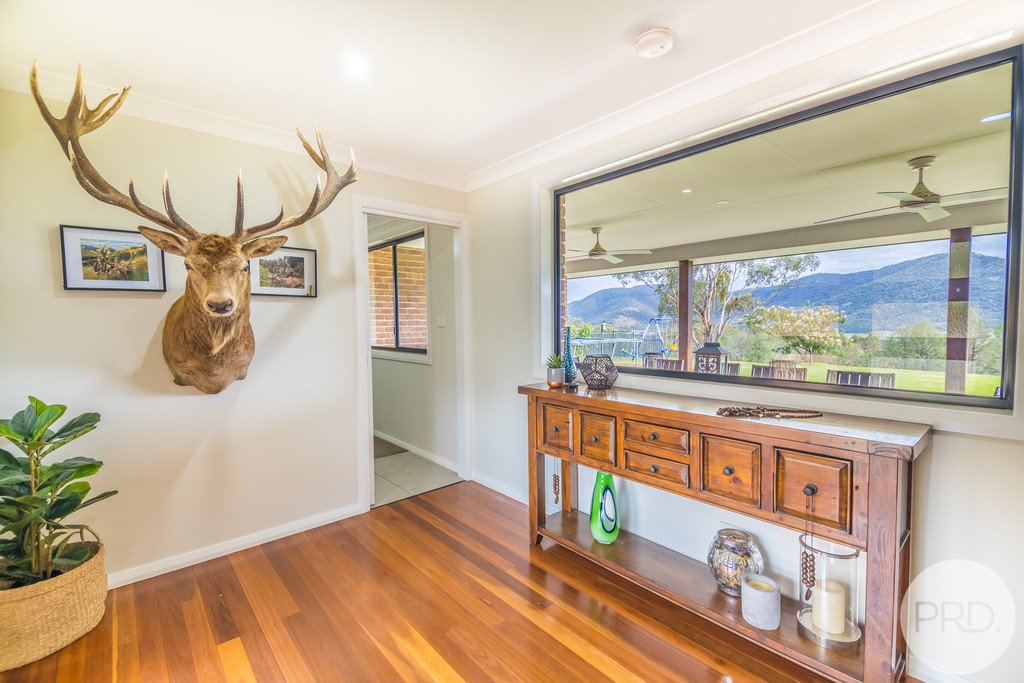 127 Catherine Way TAMWORTH 3