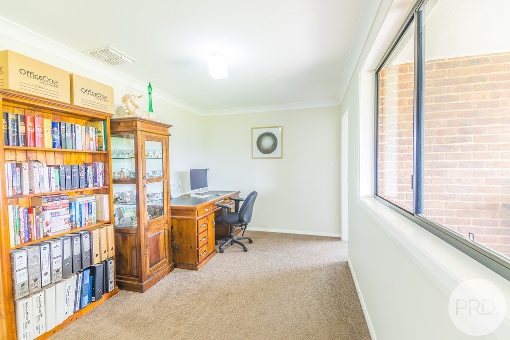 127 Catherine Way TAMWORTH 4