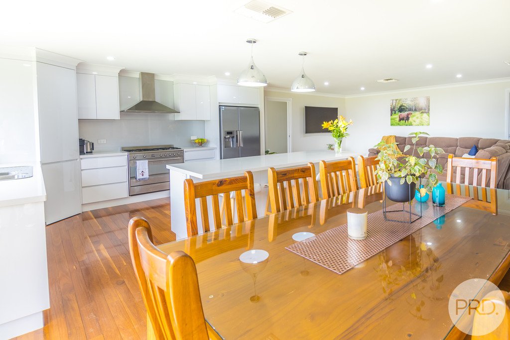 127 Catherine Way TAMWORTH 8