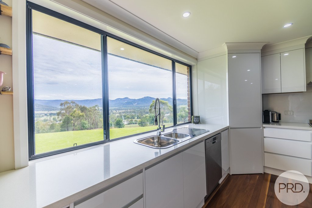 127 Catherine Way TAMWORTH 9