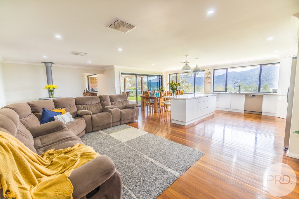 127 Catherine Way TAMWORTH 11