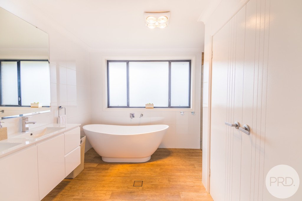 127 Catherine Way TAMWORTH 13