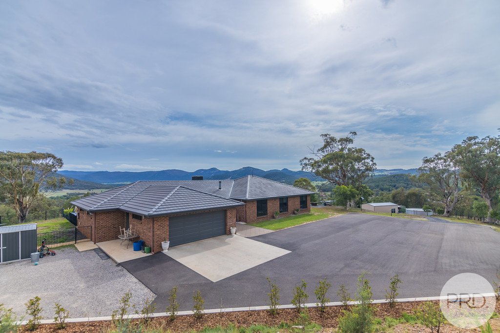 127 Catherine Way TAMWORTH 18