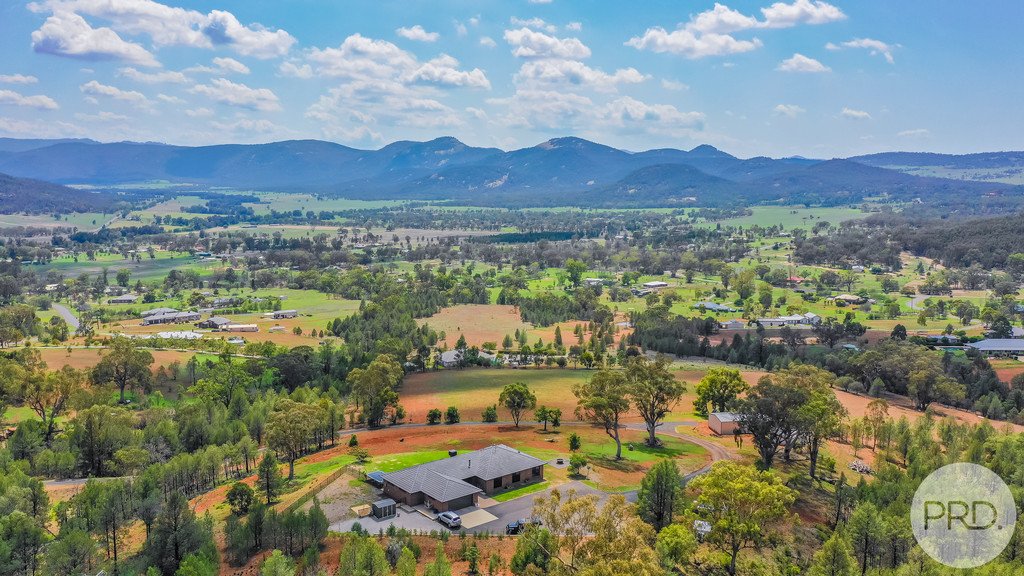 127 Catherine Way TAMWORTH 21