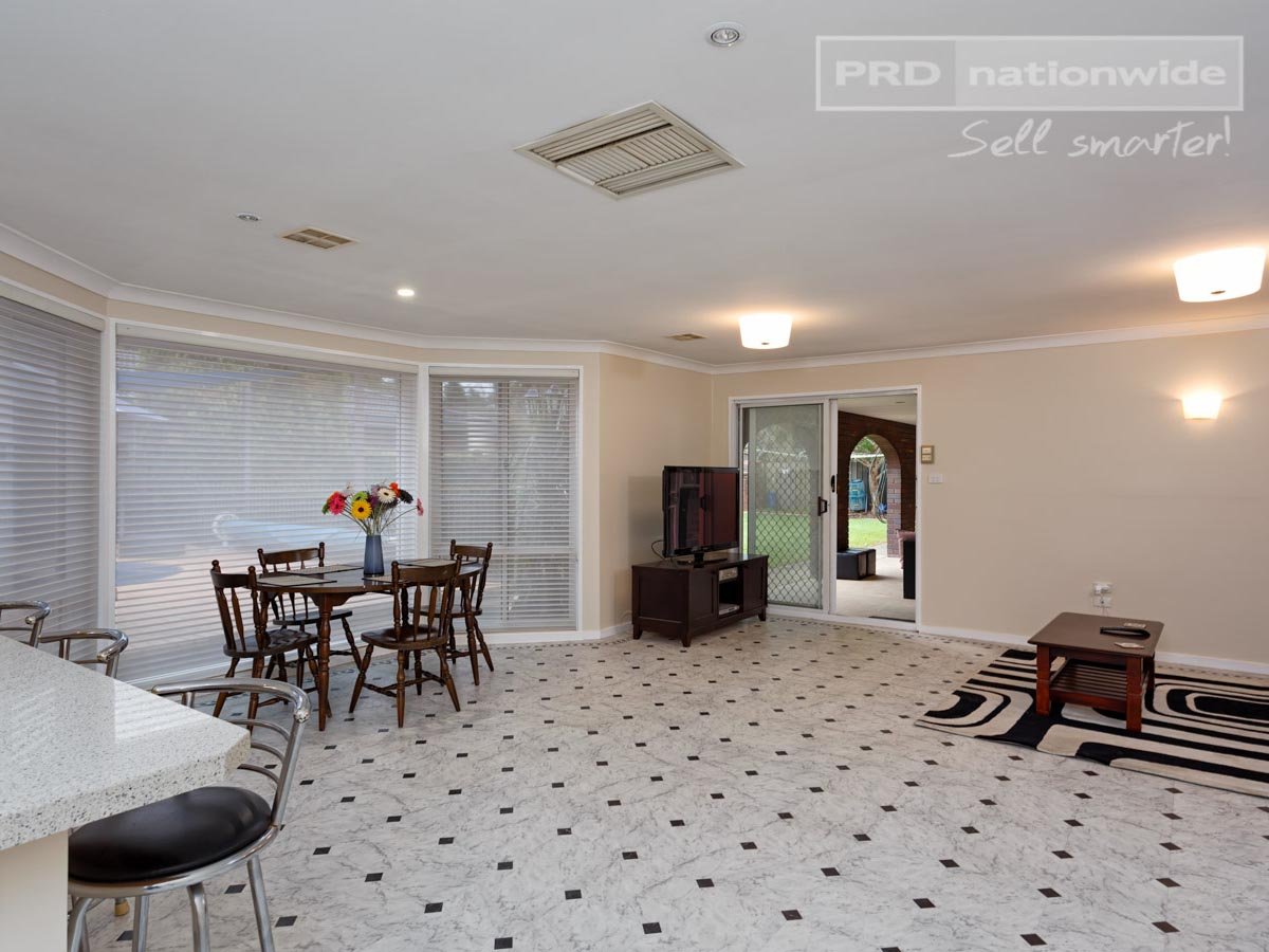 127 Dalkeith Avenue LAKE ALBERT 5