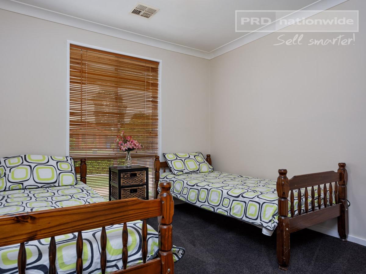 127 Dalkeith Avenue LAKE ALBERT 7
