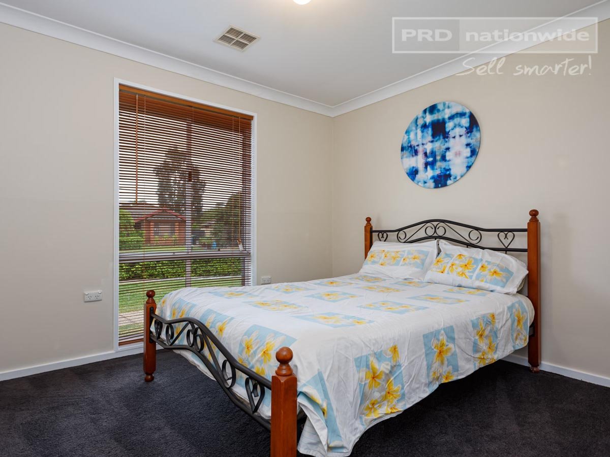 127 Dalkeith Avenue LAKE ALBERT 8