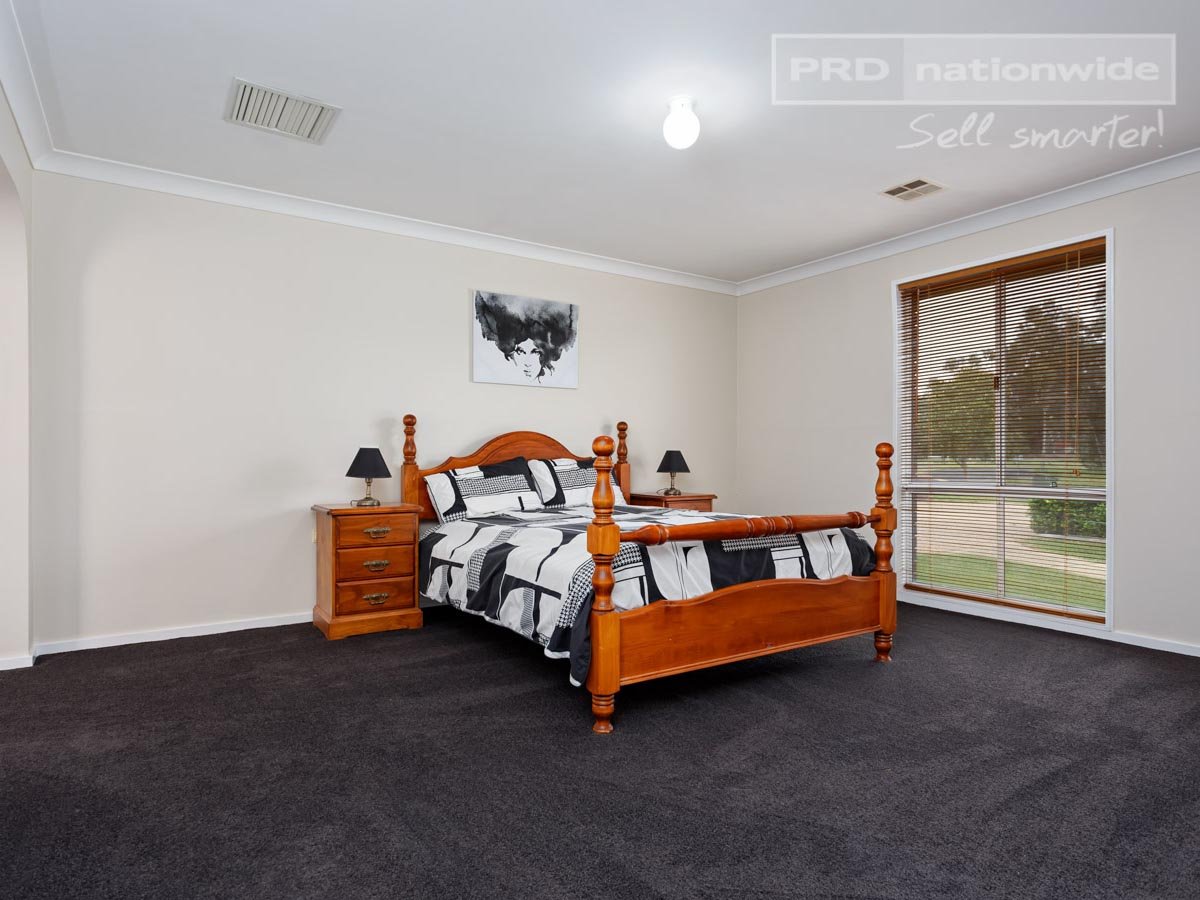 127 Dalkeith Avenue LAKE ALBERT 9