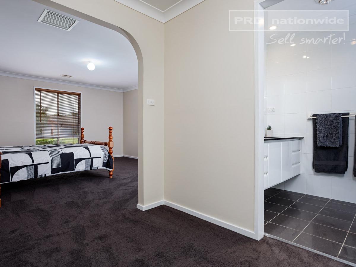 127 Dalkeith Avenue LAKE ALBERT 10