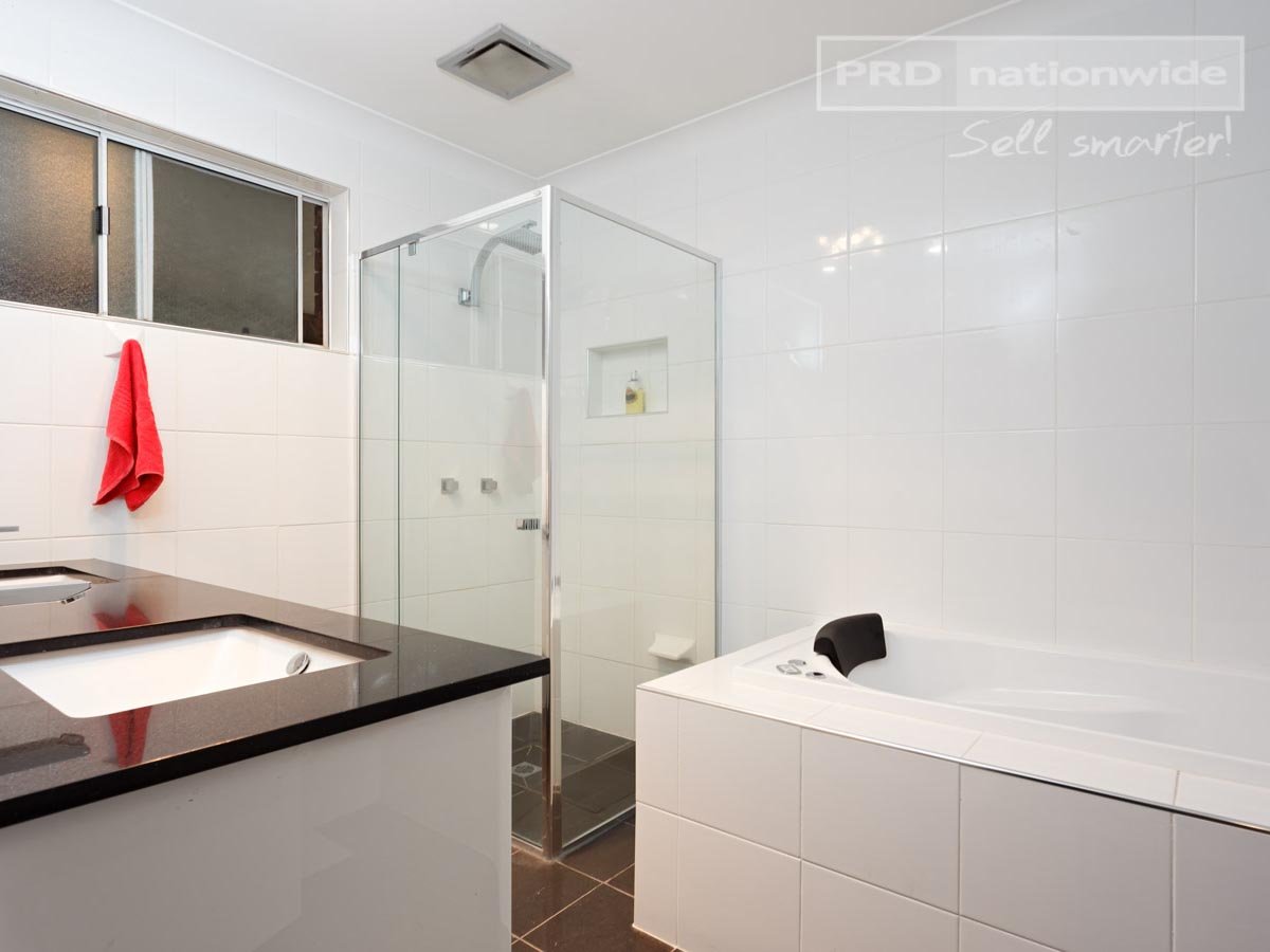 127 Dalkeith Avenue LAKE ALBERT 11