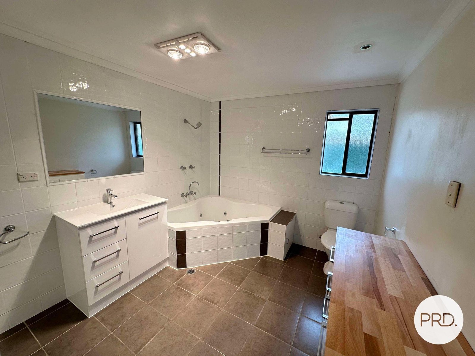 127 Malpas Street BOYNE ISLAND 9