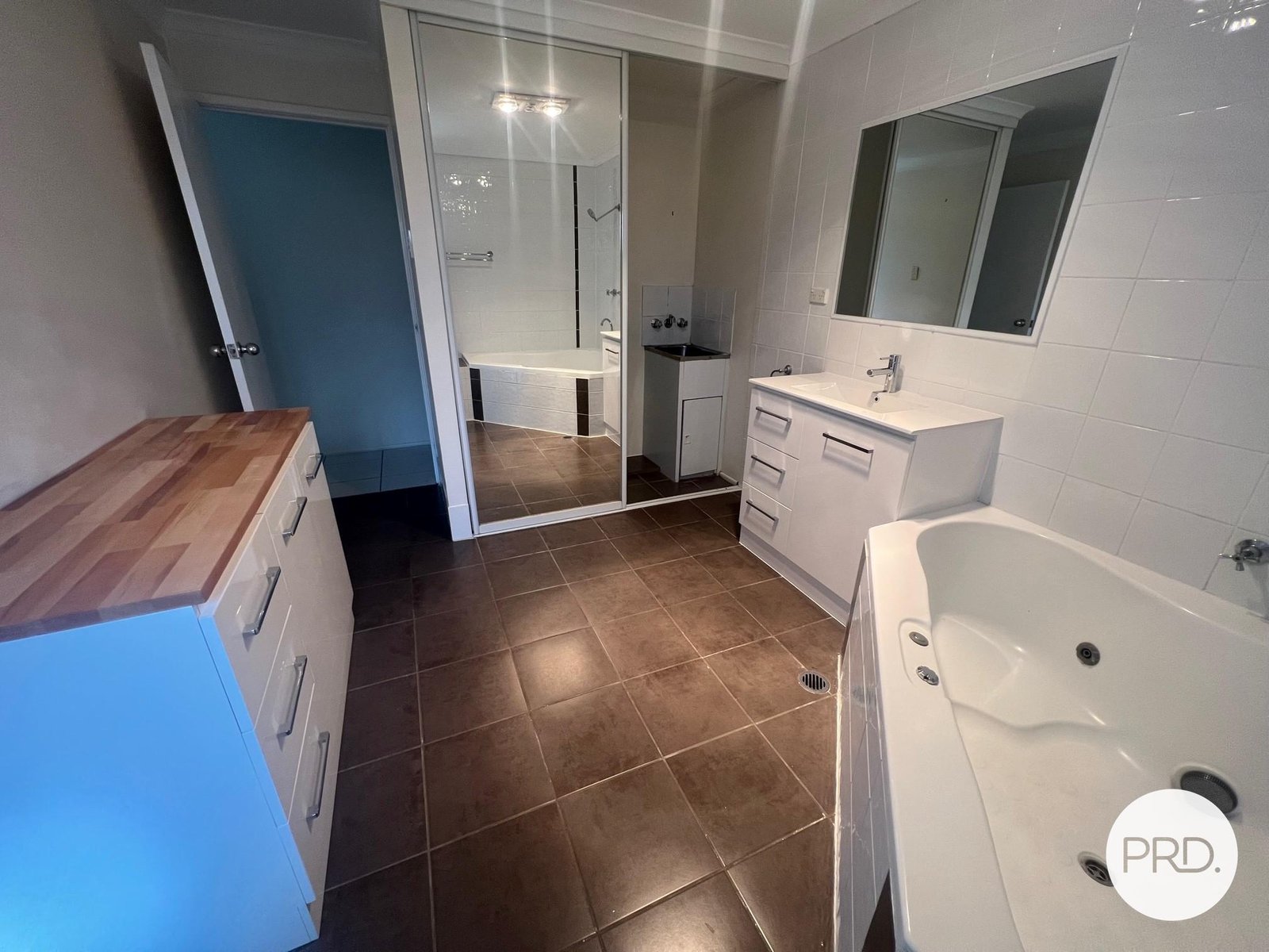 127 Malpas Street BOYNE ISLAND 10