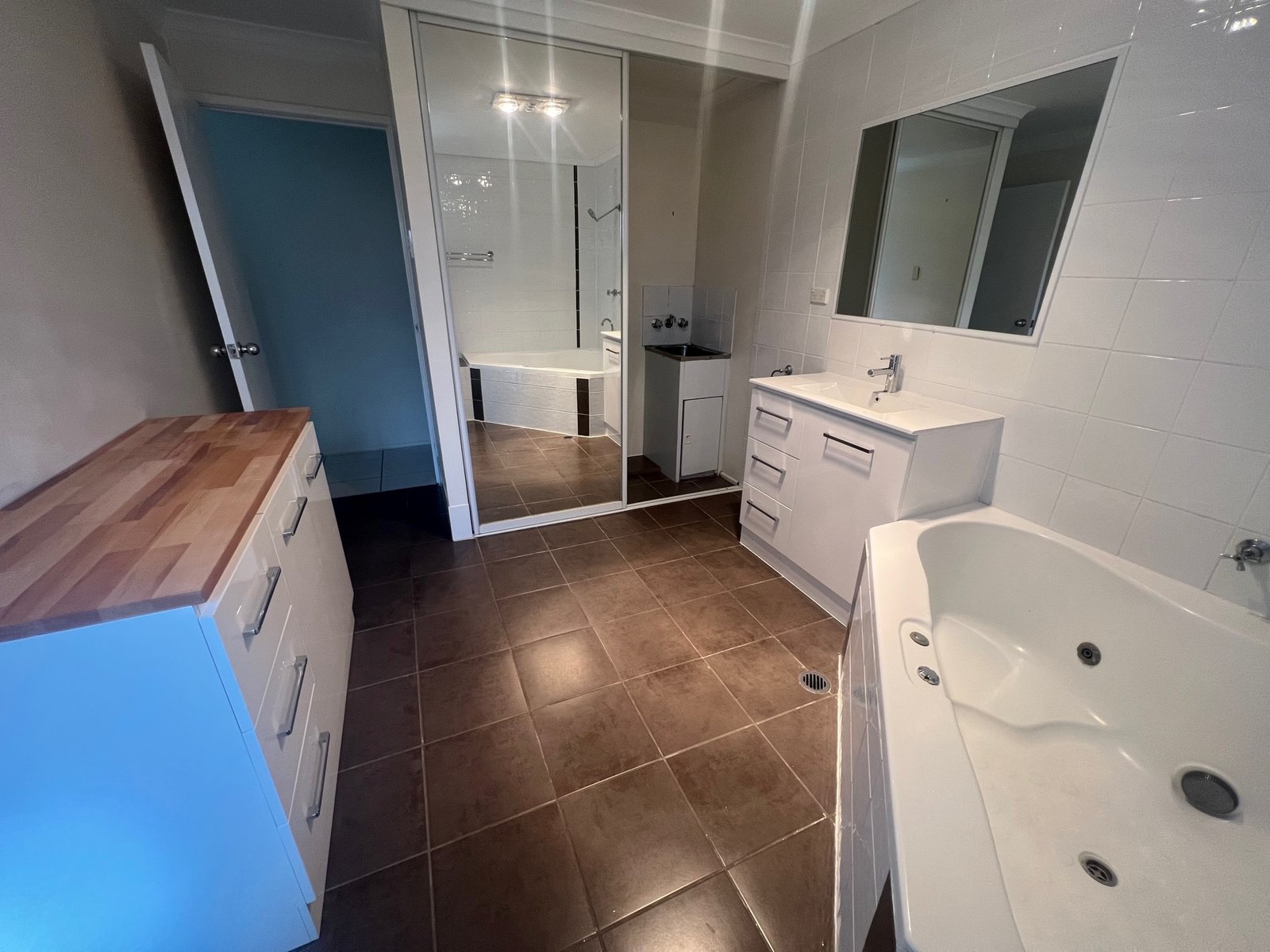 127 Malpas Street BOYNE ISLAND 9