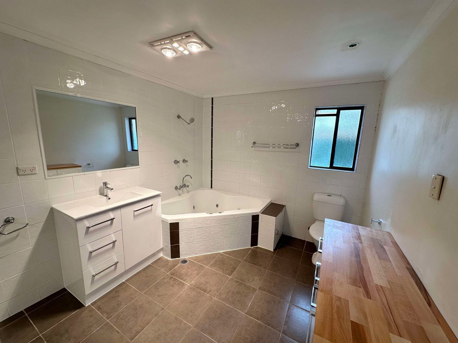 127 Malpas Street BOYNE ISLAND 10