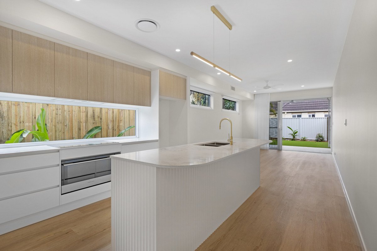 1/27 Miami Shore Parade Miami 1