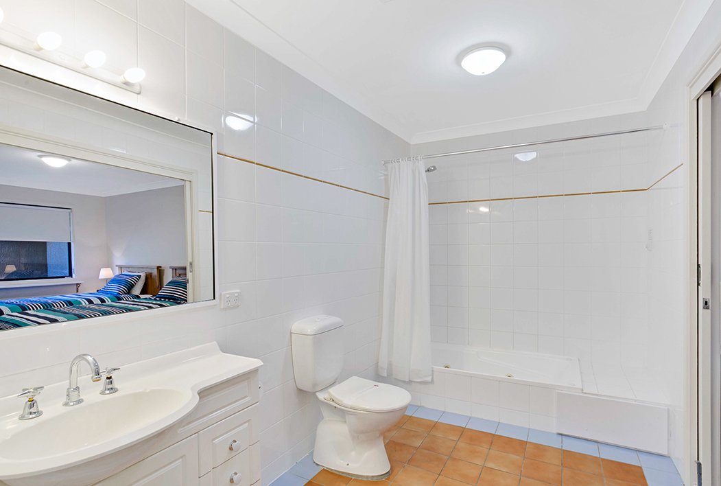 127/37 Horizons Drive SALAMANDER BAY 11