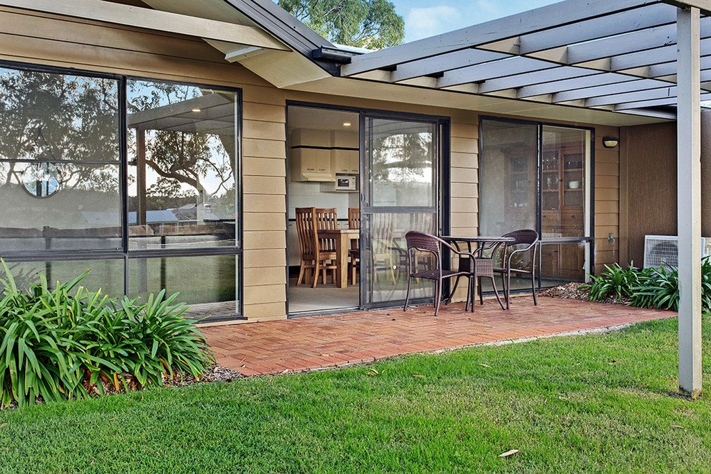 127/37 Horizons Drive SALAMANDER BAY 12
