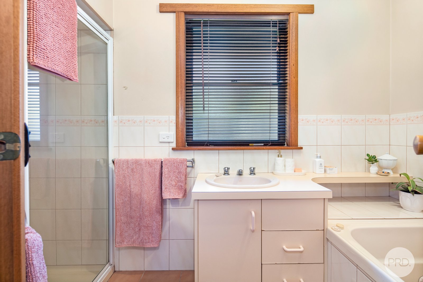 1/27A Queen Victoria Street NEWINGTON 8